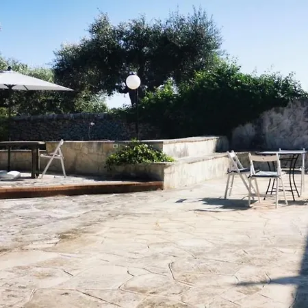 度假居 Trulli Amarena 2 奥斯图尼