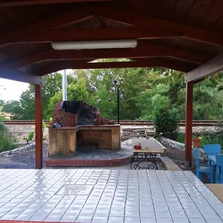 度假居 Trulli Amarena 2